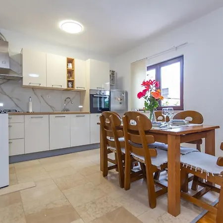 Hébergement de vacances Maja With Private Pool *