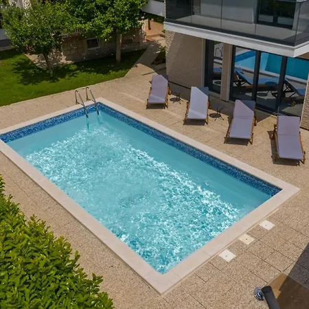 Maja With Private Pool