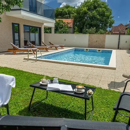 Maja With Private Pool Nyaraló *