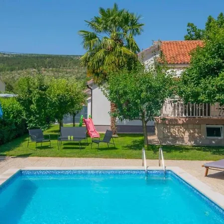 Maja With Private Pool