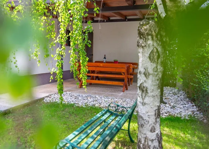 Maja With Private Pool Ferienhaus