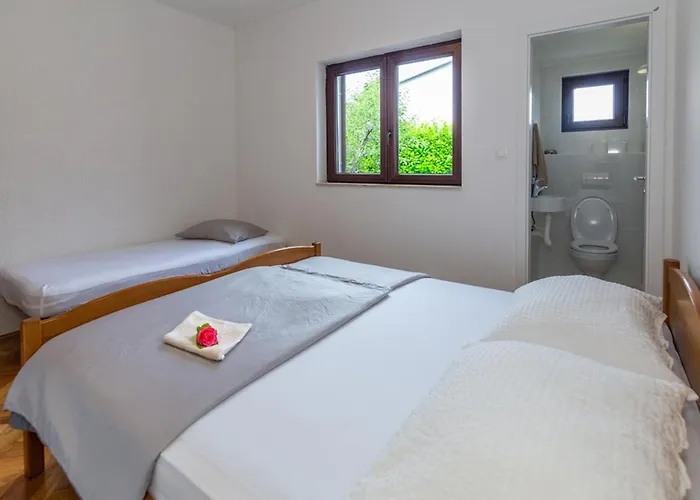 Maja With Private Pool Donji Proložac