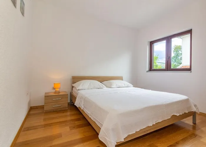 Maja With Private Pool Ferienhaus