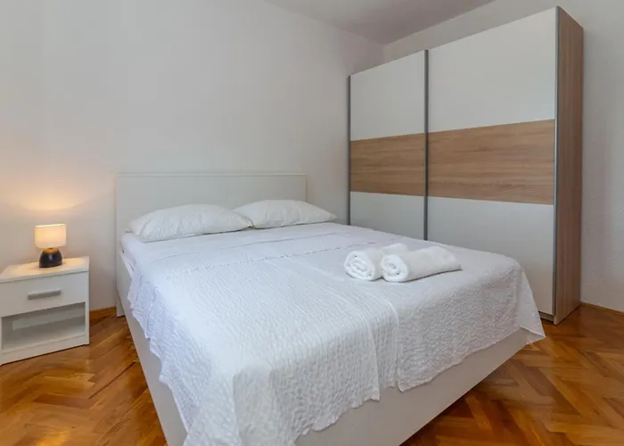 Maja With Private Pool Ferienhaus *