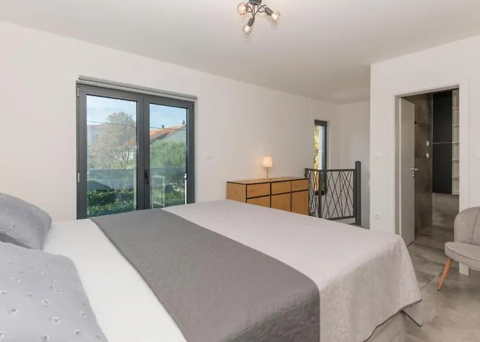 Maja With Private Pool