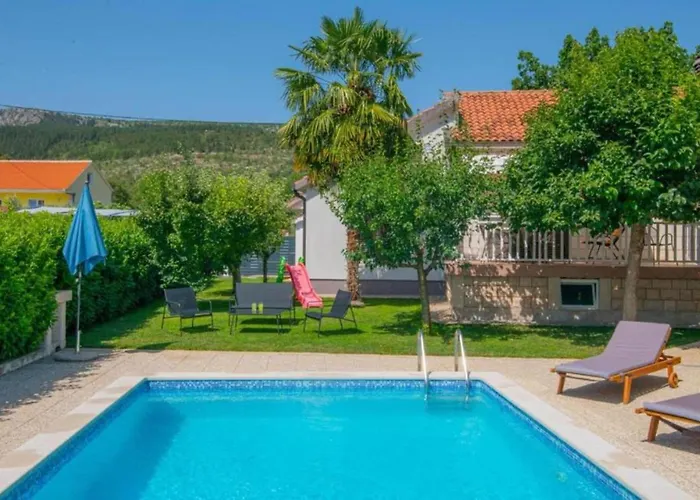 Maja With Private Pool