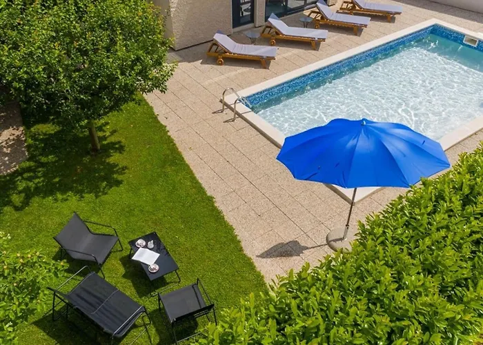 Maja With Private Pool